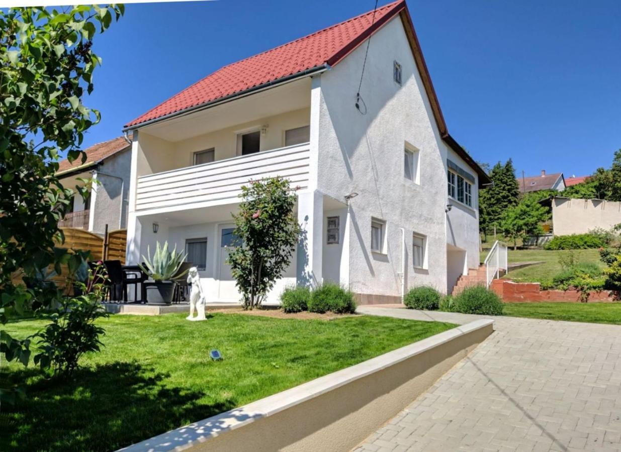 Eleven Apartman House Кестели Екстериор снимка